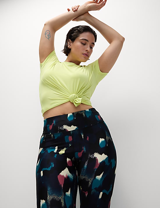 Scoop Neck Fitted T-Shirt