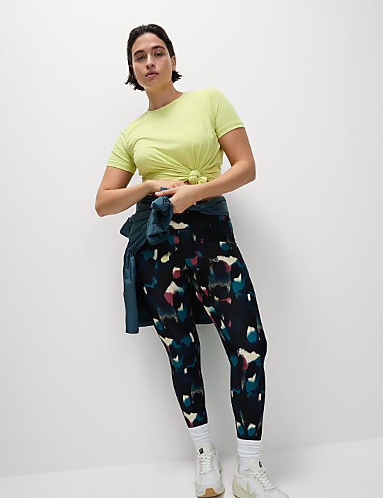 Scoop Neck Fitted T-Shirt