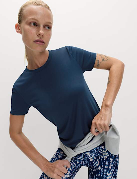 Scoop Neck Fitted T-Shirt