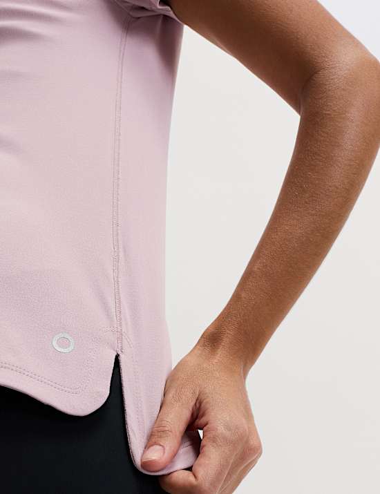 Camiseta ajustada de escote abierto