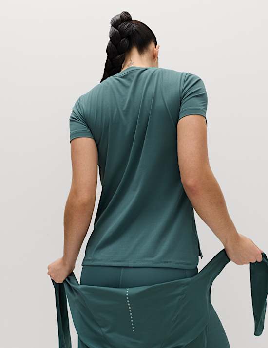 Scoop Neck Fitted T-Shirt