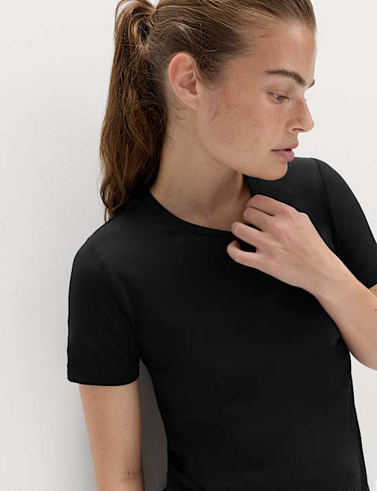 Scoop Neck Fitted T-Shirt