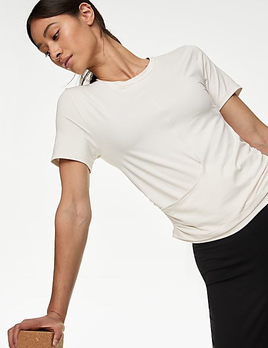 Yoga-T-shirt met lage ronde hals en wikkelstijl voorop