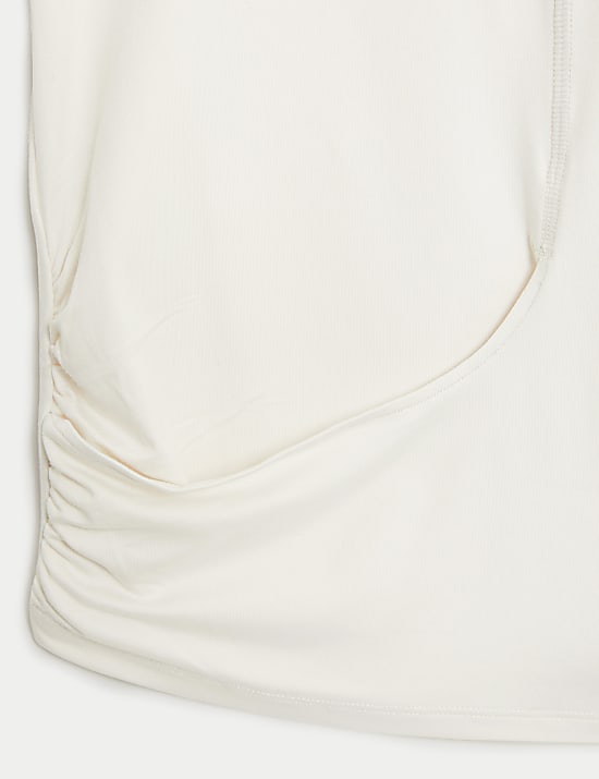 Yoga-T-shirt met lage ronde hals en wikkelstijl voorop