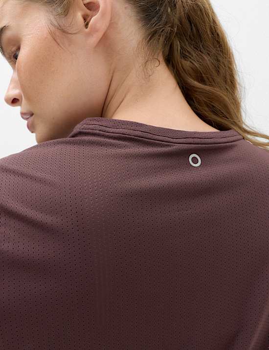 Camiseta holgada con cuello redondo y malla