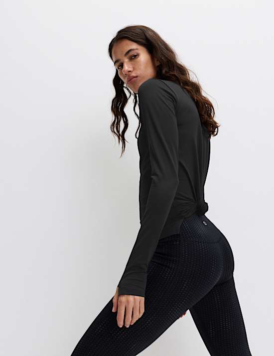 Scoop Neck Fitted Gym Top