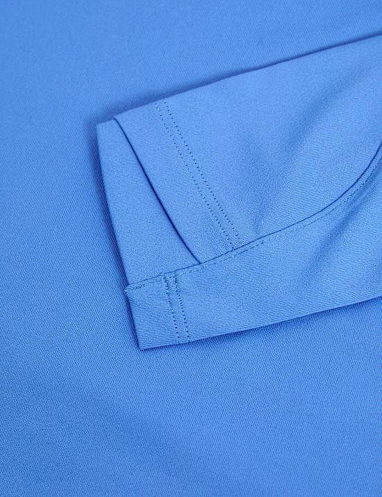 Nauwsluitende sporttop met scoophals