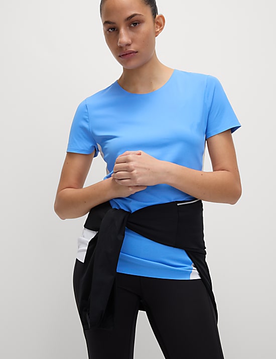 Kaus Oblong Leher U Rendah Blok Warna