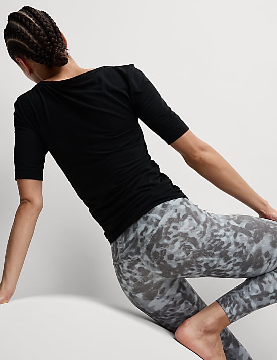 Lightweight Scoop Neck Ruched Yoga T-Shirt