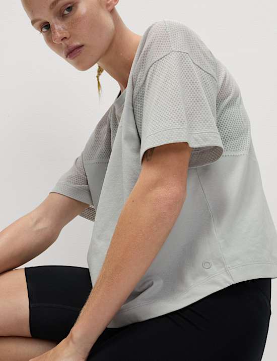 חולצת טי קלת משקל ליוגה מתערובת כותנה