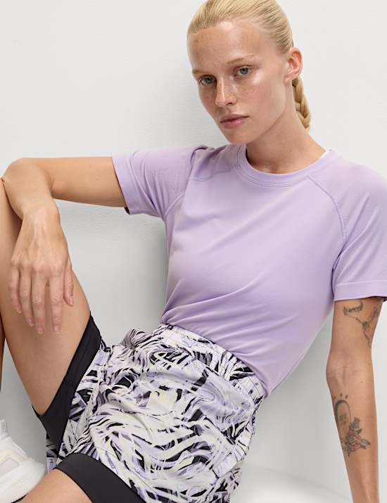 Lightweight Crew Neck Seamless Fitted T-Shirt