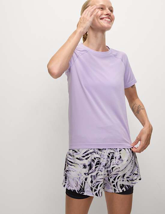 Lightweight Crew Neck Seamless Fitted T-Shirt