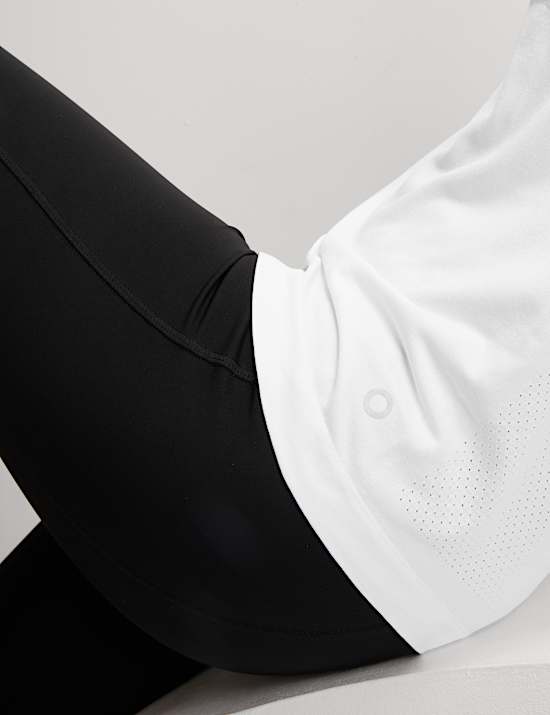 Lightweight Crew Neck Seamless Fitted T-Shirt