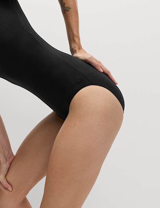 Go Balance Body mit schmalen Trägern hinten und eng anliegender Passform