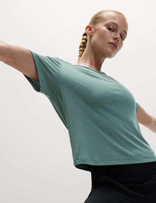 Μπλουζάκι Boxy με Ριμπ Υφάνση και Στρογγυλή Λαιμόκοψη από Modal