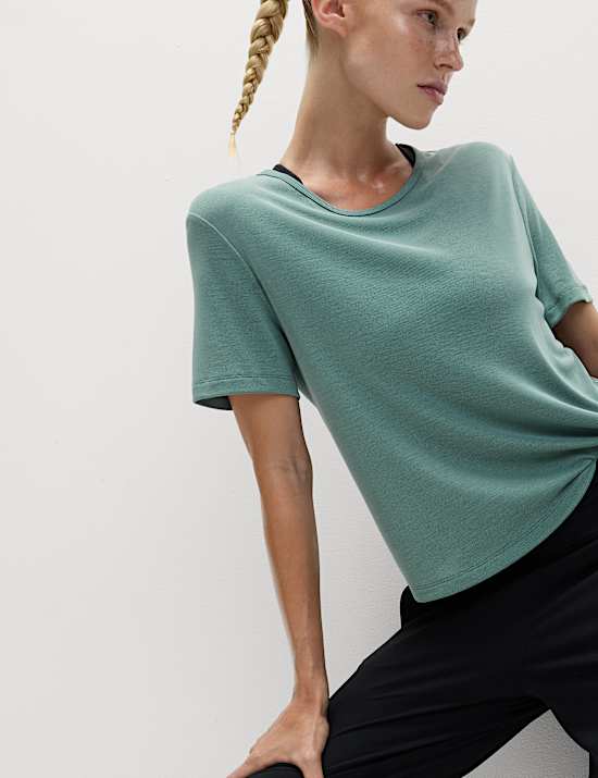 Μπλουζάκι Boxy με Ριμπ Υφάνση και Στρογγυλή Λαιμόκοψη από Modal