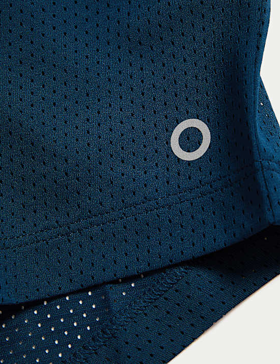 Ανάλαφρο T-shirt σε τετράγωνη γραμμή με κλειστή στρογγυλή λαιμόκοψη και ανάγλυφη υφή