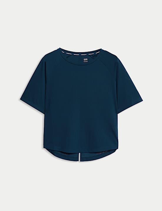 Ανάλαφρο T-shirt σε τετράγωνη γραμμή με κλειστή στρογγυλή λαιμόκοψη και ανάγλυφη υφή