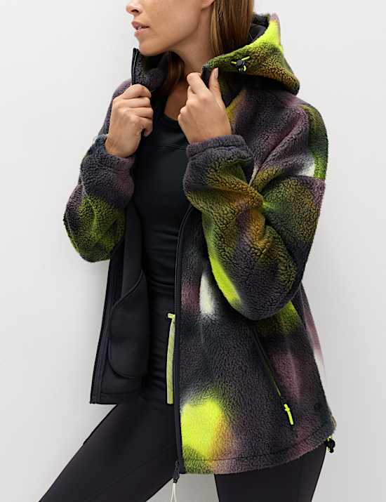 Εμπριμέ φλις σε μακριά γραμμή με φερμουάρ από γούνα borg