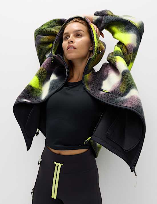 Εμπριμέ φλις σε μακριά γραμμή με φερμουάρ από γούνα borg