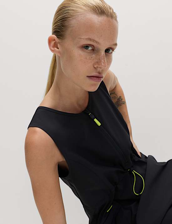 שמלת טיולים נוחה לקיפול בשילוב Stormwear™‎