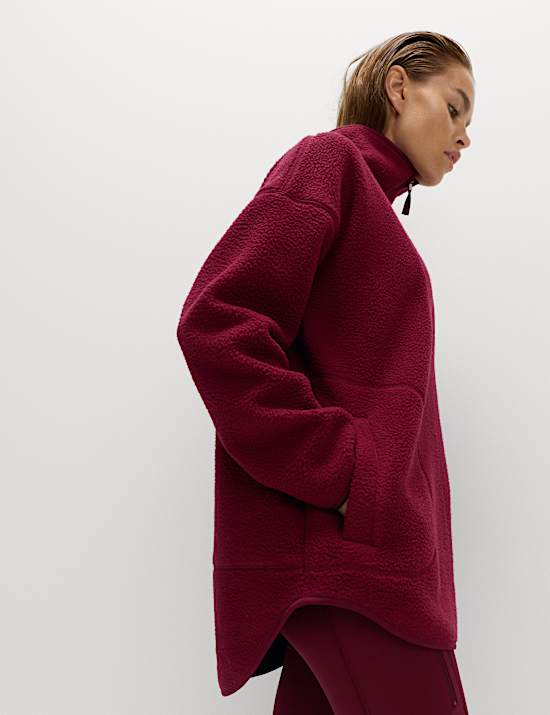 Lang geschnittener Fleece aus Borg mit halbem Reißverschluss und Trichterkragen