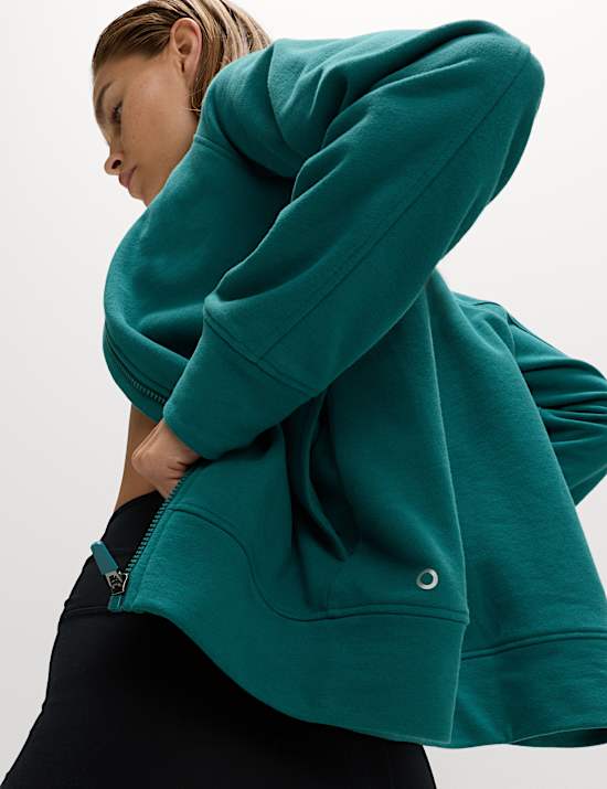 קפוצ'ון בגזרה נוחה מבד עשיר בכותנה עם רוכסן