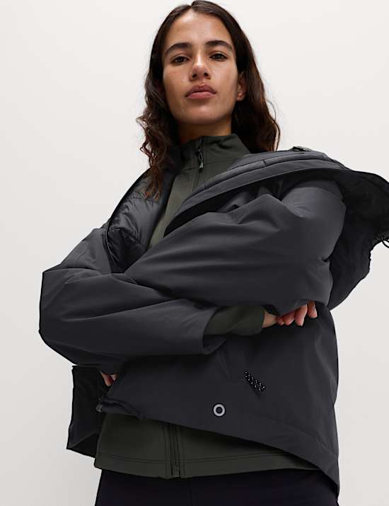 Nepromokavá bunda s kapucí a technologií Stormwear a technologií Stormwear a s kapucí