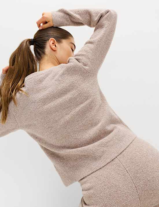 Pull court en tissu bouclé ultra-doux à col rond