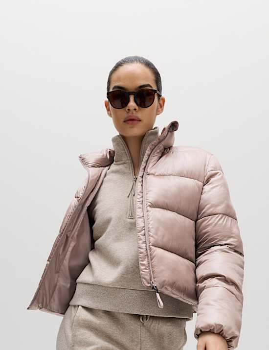 Veste molletonn&eacute;e coupe courte, effet m&eacute;tallis&eacute;, dot&eacute;e de la technologie Stormwear&trade;