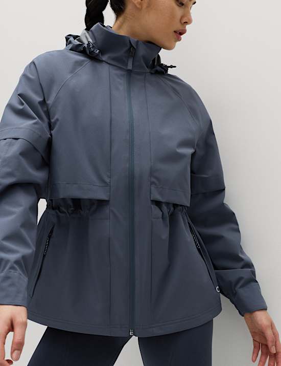 Chaqueta larga impermeable con capucha