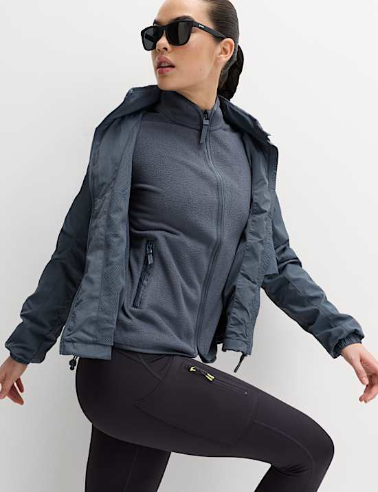 Nauwsluitend jack van fleece met opstaande kraag en rits