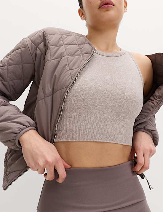 Atasan Model Crop Pas Badan Tanpa Jahitan Leher Bundar