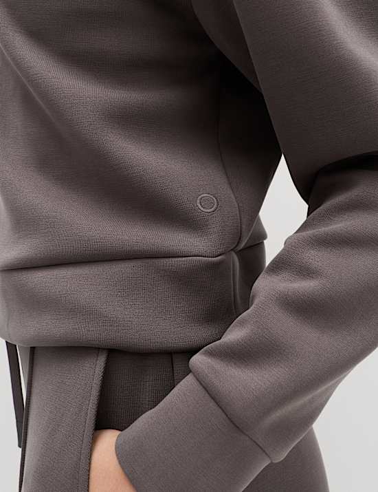 Sweat-shirt lav&eacute; au sable &agrave; col chemin&eacute;e et fermeture zipp&eacute;e mi-hauteur