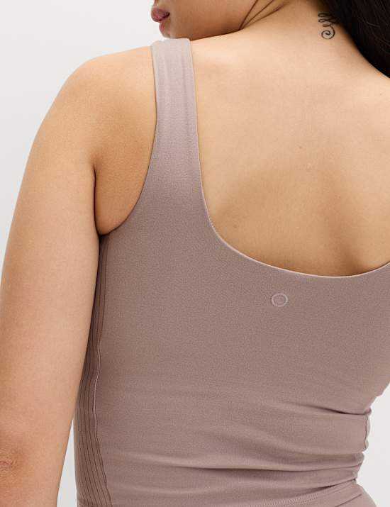 Dopasowany skr&oacute;cony podkoszulek prążkowany Go Balance z panelem