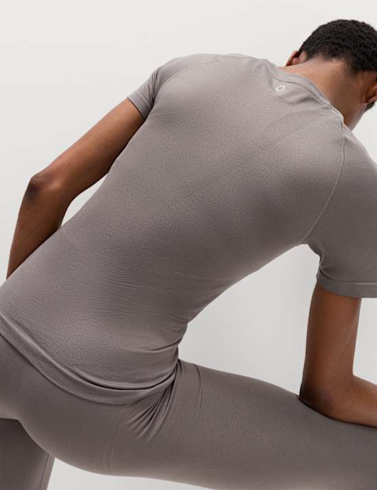 Naadloze, nauwsluitende top met ronde hals