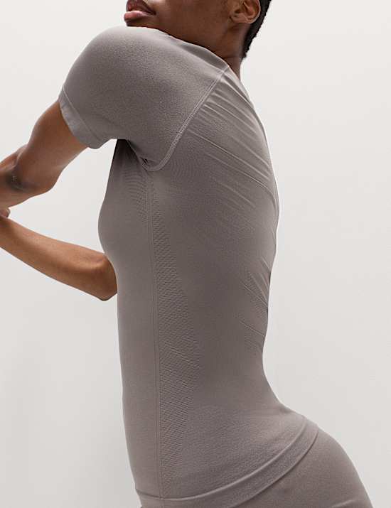 Naadloze, nauwsluitende top met ronde hals