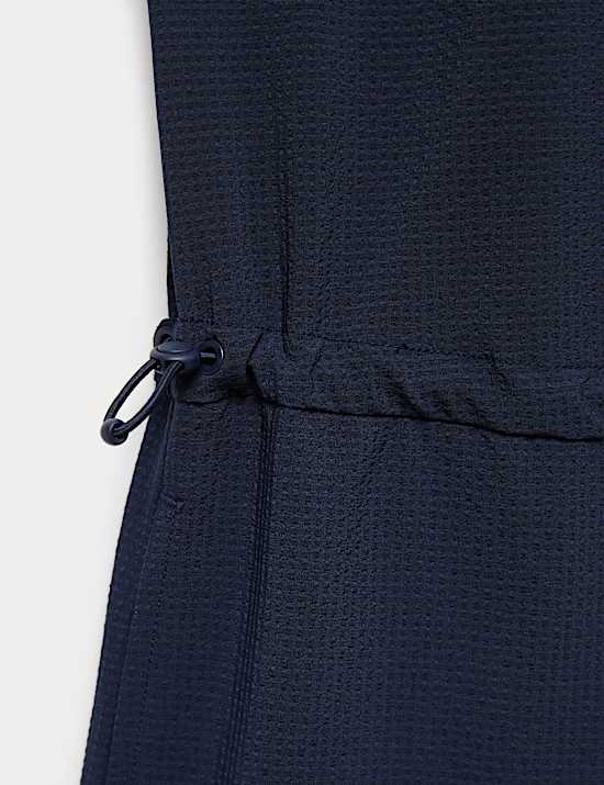 Combishort coupe d&eacute;contract&eacute;e en seersucker
