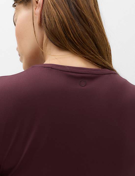 Essential Round Neck Fitted Top