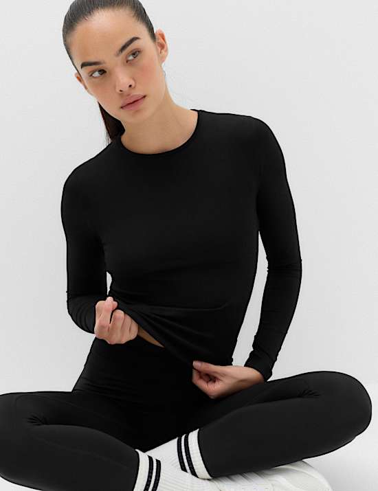 Essential Round Neck Fitted Top