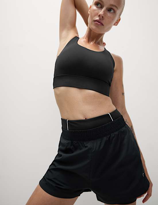 ביקיני חלק עליון עם מחשוף עגול ורחב וכתפיות דקות בגב