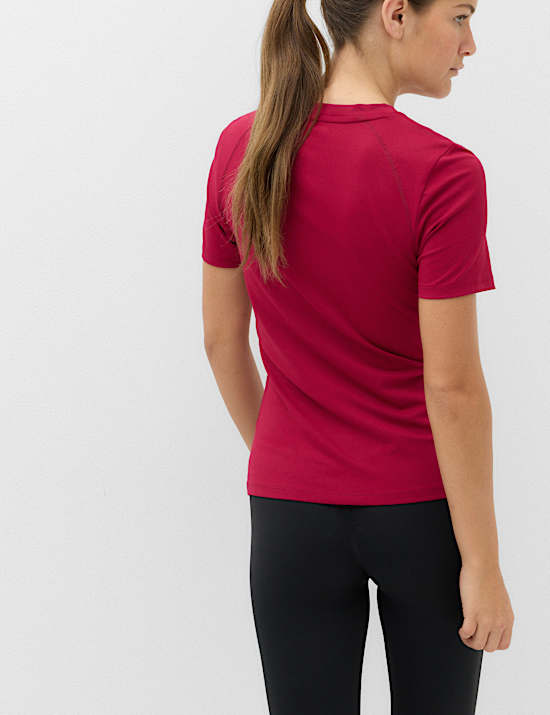 Round Neck Fitted T-Shirt