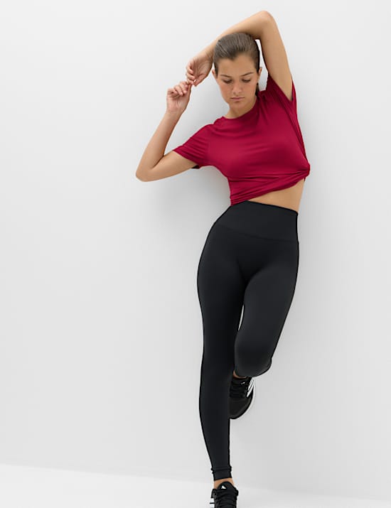 Round Neck Fitted T-Shirt