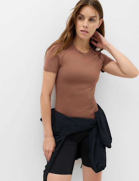 Round Neck Fitted T-Shirt