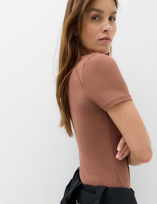 Round Neck Fitted T-Shirt