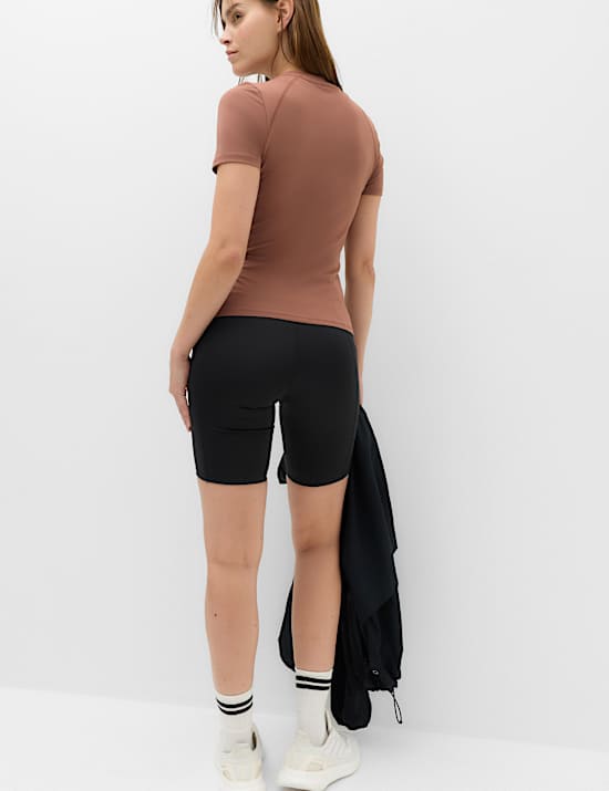Round Neck Fitted T-Shirt