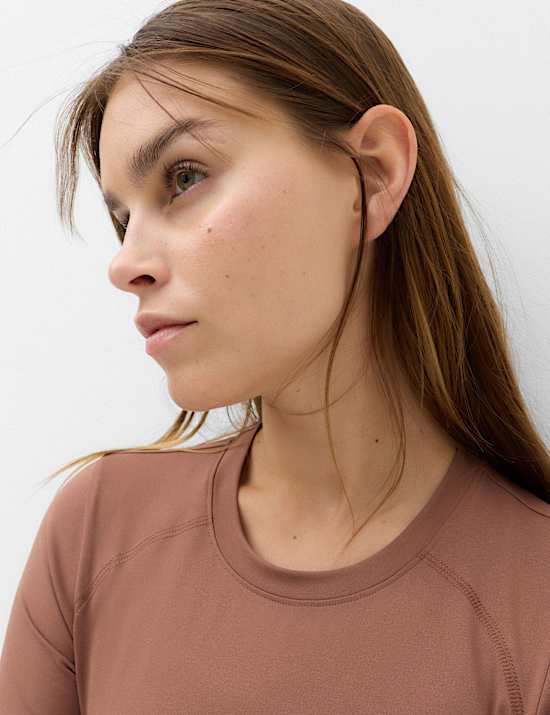 Round Neck Fitted T-Shirt
