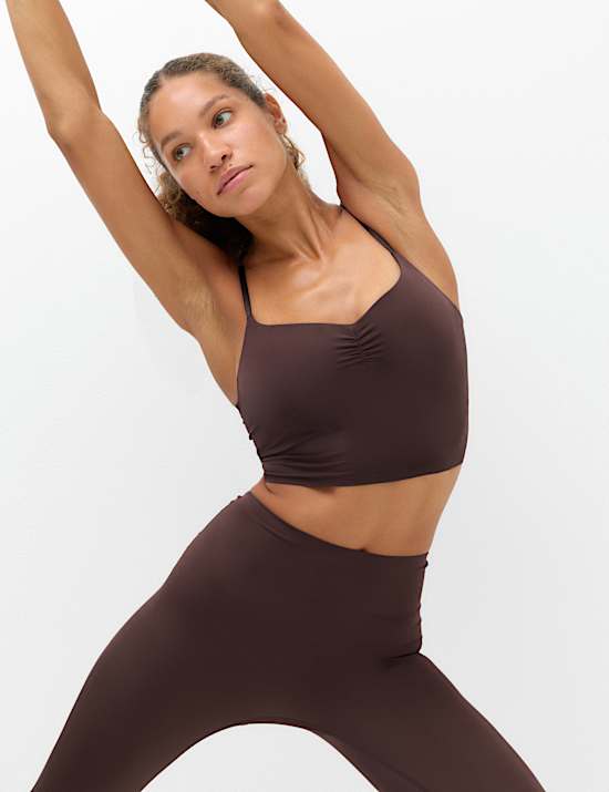 Błyszczący crop top z dekoltem w serce