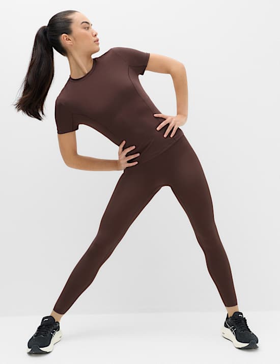 Ultraheat&trade; Thermal Crew Neck Fitted T-shirt
