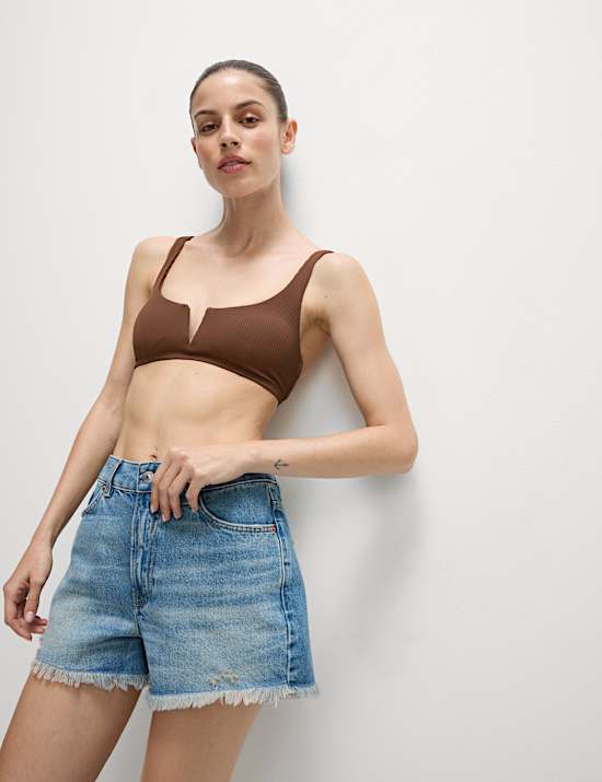 Haut de bikini c&ocirc;tel&eacute; &agrave; devant en V